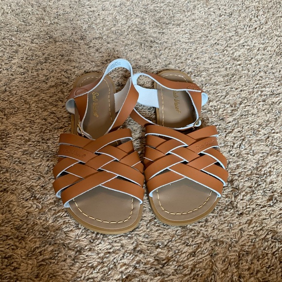 saltwater retro sandals